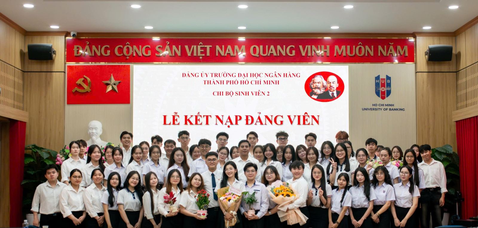 LỄ KẾT NẠP ĐẢNG VIÊN MỚI ĐỢT 3/2/2026 CỦA CHI BỘ SINH VIÊN 2