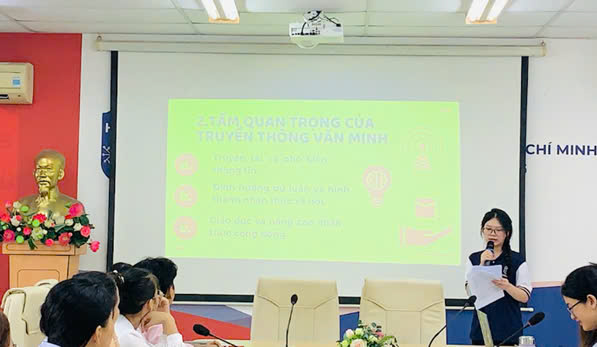 Chi bộ Sinh viên 4 trường ĐH Ngân hàng TP.HCM sinh hoạt chuyên đề: “Sử dụng phương tiện truyền thông văn minh”